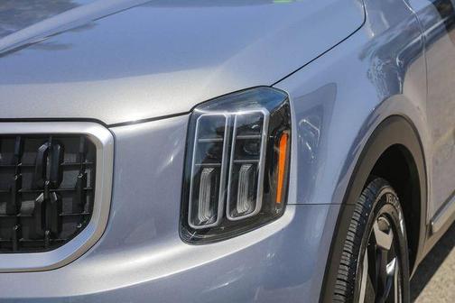 Everlasting Silver 2023 Kia Telluride EX