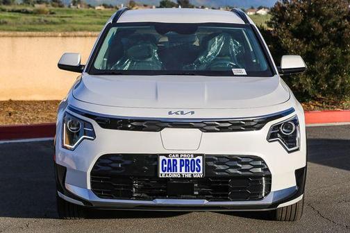 Snow White Pearl 2026 Kia Niro EV Wind