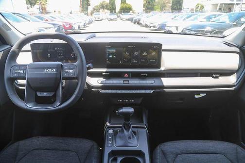Snow White Pearl 2027 Kia Seltos LX