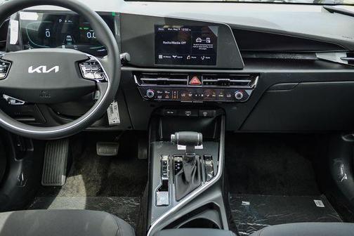 INTERSTELLAR GR 2026 Kia Niro LX