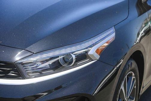 Aurora Black Pearl 2024 Kia Forte LXS
