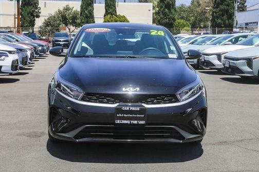 Aurora Black Pearl 2024 Kia Forte LXS