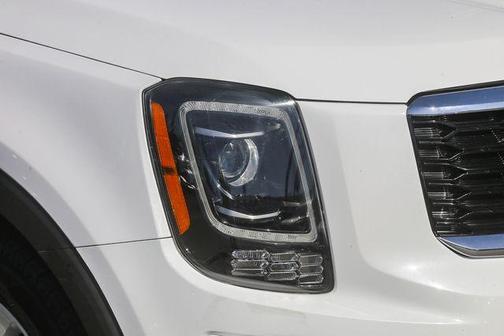 Glacial White Pearl 2022 Kia Telluride LX