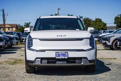 Glacial White Pearl 2026 Kia EV9 Light Long Range
