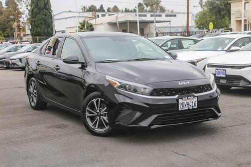 Aurora Black Pearl 2023 Kia Forte LXS