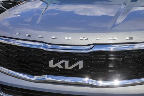 Silver 2022 Kia Telluride LX