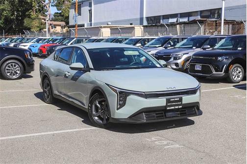 2025 Kia K4 LXS