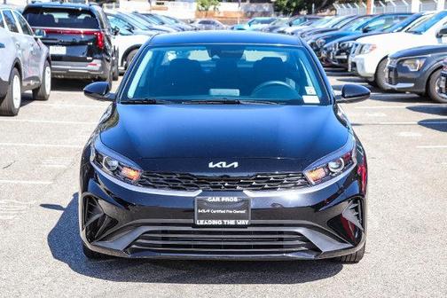 Aurora Black Pearl 2024 Kia Forte LXS