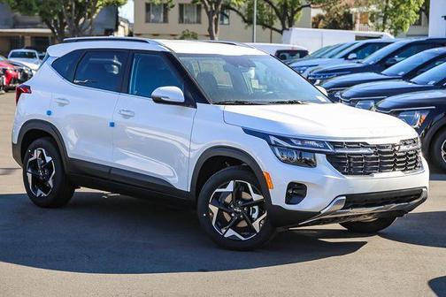 Snow White Pearl 2026 Kia Seltos EX
