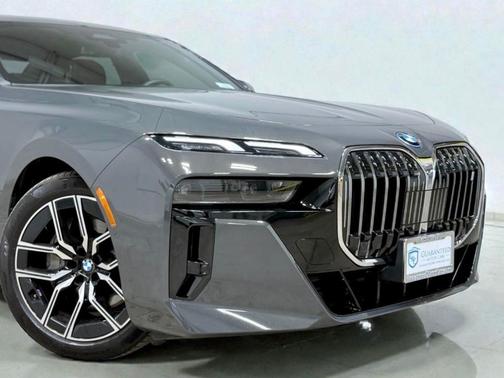 Dravit Gray Metallic 2024 BMW i7 xDrive60