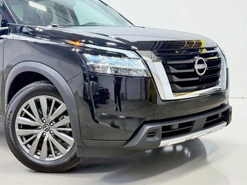 Black 2023 Nissan Pathfinder SL