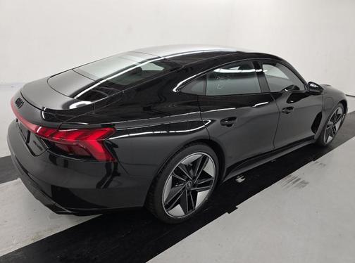 Mythos Black Metallic 2022 Audi RS e-tron GT Base