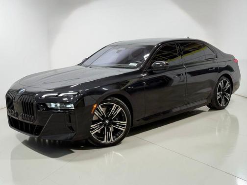 Black Sapphire Metallic 2023 BMW i7 xDrive60