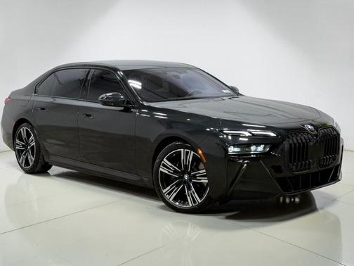 Black Sapphire Metallic 2023 BMW i7 xDrive60