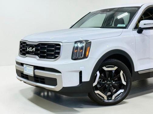 Glacial White Pearl 2025 Kia Telluride S
