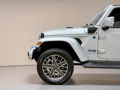 Silver Zynith Clearcoat 2023 Jeep Wrangler 4xe Sahara