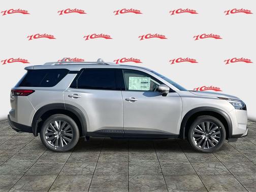 2025 Nissan Pathfinder SL 4WD