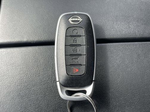 Brilliant Silver Metallic 2023 Nissan Rogue SV