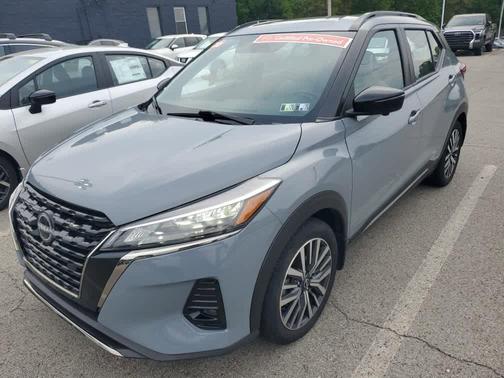 Boulder Gray Pearl 2023 Nissan Kicks SR