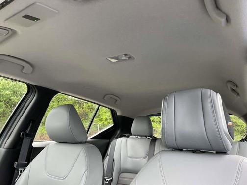 Boulder Gray Pearl 2023 Nissan Kicks SR