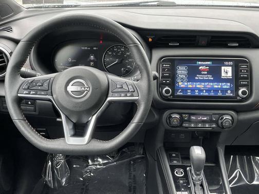 Boulder Gray Pearl 2023 Nissan Kicks SR