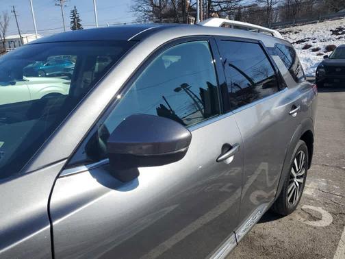 2024 Nissan Pathfinder Platinum 4WD