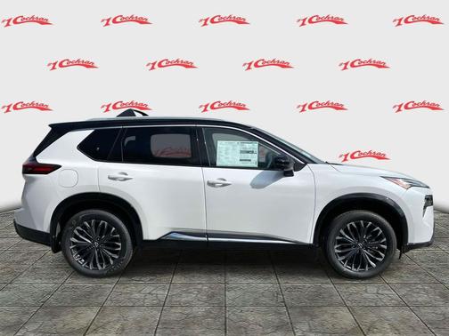 Everest White Pearl/Super Black 2026 Nissan Rogue Platinum