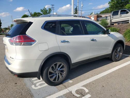 Pearl White 2016 Nissan Rogue SL