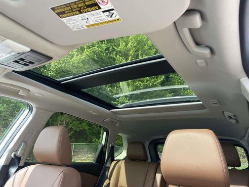 Everest White Pearl Tricoat 2026 Nissan Rogue Platinum