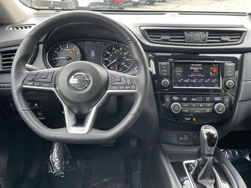 Gun Metallic 2019 Nissan Rogue SV