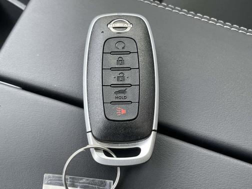 Everest White Pearl Tricoat 2026 Nissan Rogue Dark Armor