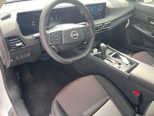 Aspen White Tricoat/Super Black 2027 Nissan Sentra SR