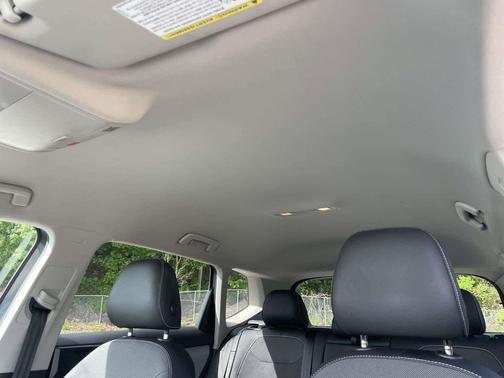 Platinum Gray Metallic 2022 Volkswagen Taos 1.5T SE
