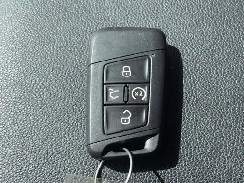 Platinum Gray Metallic 2022 Volkswagen Taos 1.5T SE