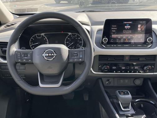 Everest White Pearl Tricoat 2026 Nissan Rogue Dark Armor