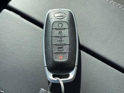 Everest White Pearl Tricoat 2026 Nissan Rogue Dark Armor