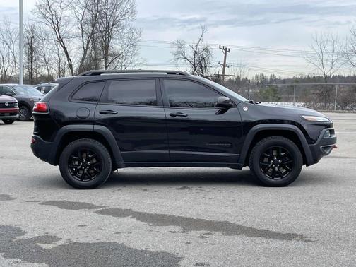 Brilliant Black Crystal Pearlcoat 2015 Jeep Cherokee Trailhawk