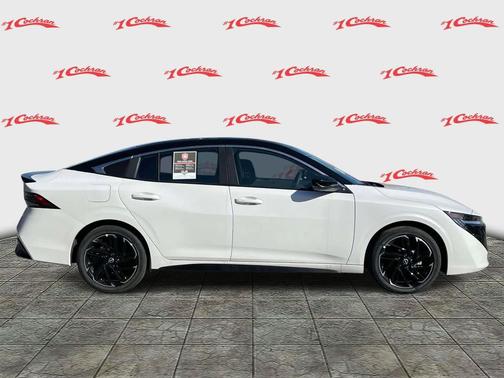 Aspen White Tricoat/Super Black 2026 Nissan Sentra SR
