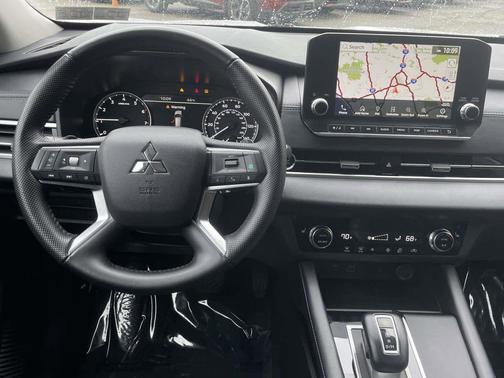 White Diamond 2024 Mitsubishi Outlander SE 2.5 2WD