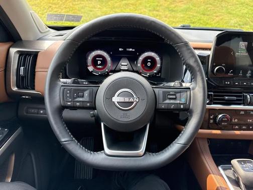 2025 Nissan Pathfinder Platinum
