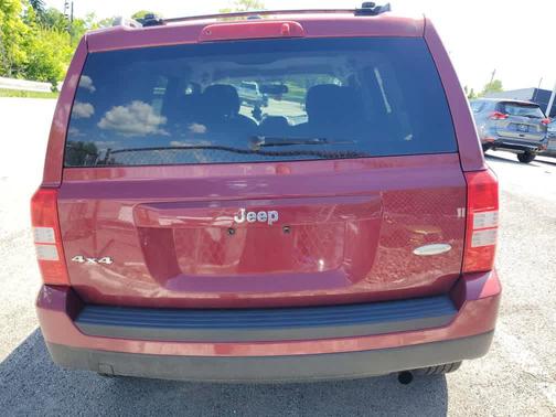 Deep Cherry Red Crystal Pearlcoat 2016 Jeep Patriot Latitude