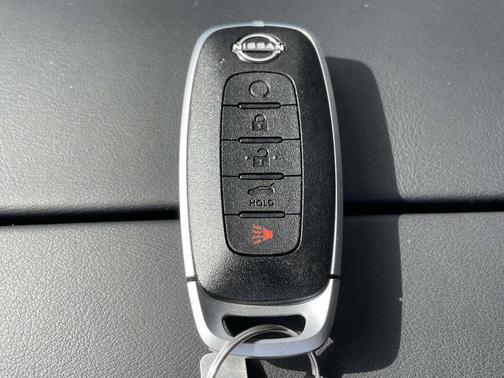 Boulder Gray Pearl/Super Black 2026 Nissan Rogue Platinum