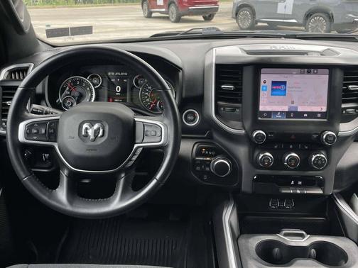 Diamond Black Crystal Pearlcoat 2023 RAM 1500 Big Horn/Lone Star