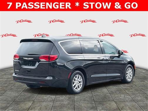 2023 Chrysler Voyager LX