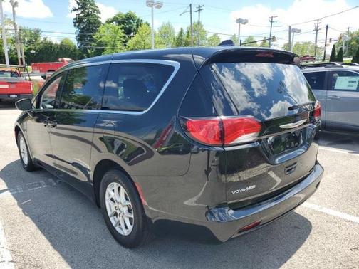 2023 Chrysler Voyager LX