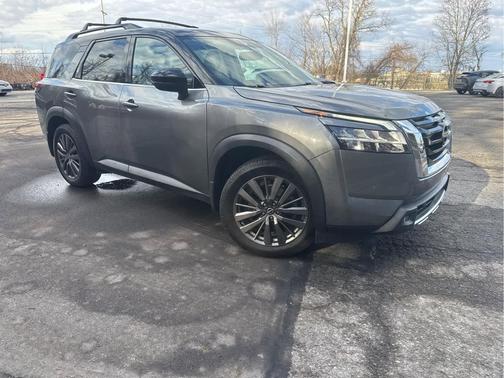 2022 Nissan Pathfinder SL 4WD