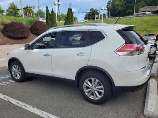 Glacier White 2016 Nissan Rogue SV