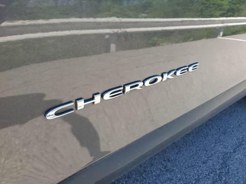 Granite Crystal Metallic Clearcoat 2019 Jeep Cherokee Limited
