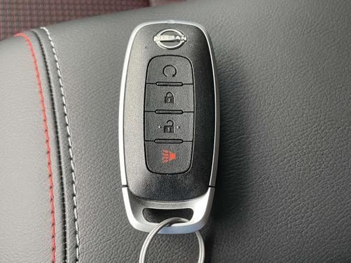 Scarlet Ember Tintcoat 2026 Nissan Kicks SR