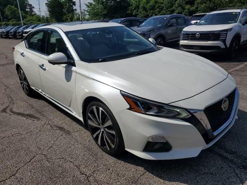 Pearl White Tricoat 2019 Nissan Altima 2.5 Platinum
